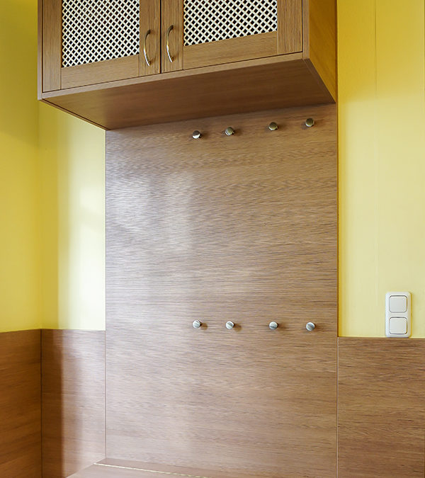 Flurgarderobe mit Wandverkleidung