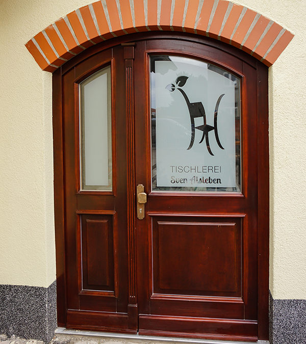 Zweiflügelige Rundbogentür